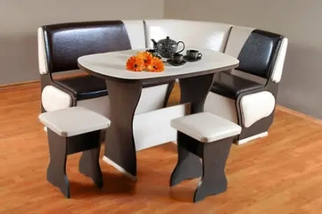 Colțar modern și confortabil amplasat în zona de dining a bucătăriei