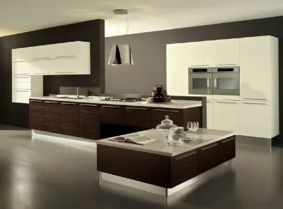 Mobilier de bucătărie geometric în nuanțe contrastante
