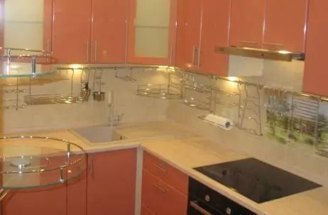 Accesorii suspendate pentru organizarea blatului de bucătărie